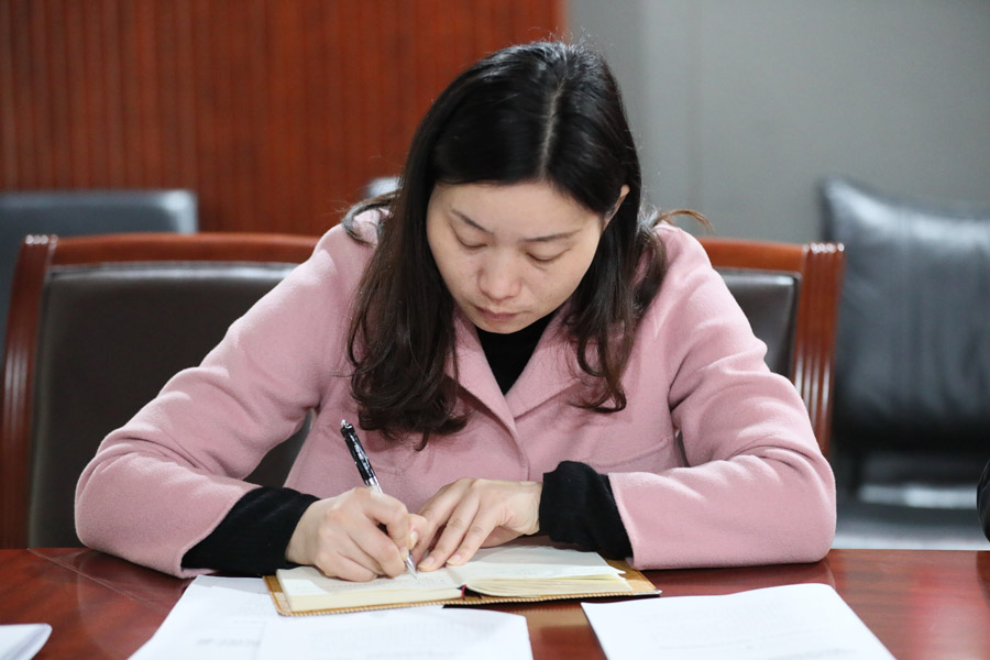先学一步 学深一层 熊猫体育中心纪委传达学习十九届四中全会精神(图4) 先学一步 学深一层 熊猫体育中心纪委传达学习十九届四中全会精神(图4)