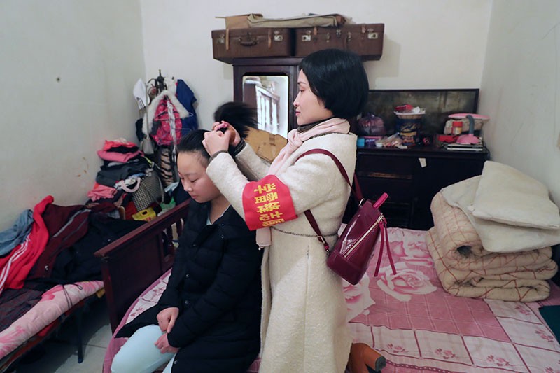 熊猫体育中心春节前进社区慰问留守儿童(图2) 熊猫体育中心春节前进社区慰问留守儿童(图2)