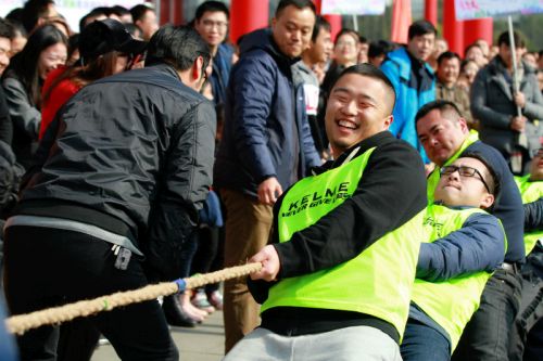 熊猫体育中心卫冕全区拔河比赛冠军(图5) 熊猫体育中心卫冕全区拔河比赛冠军(图5)