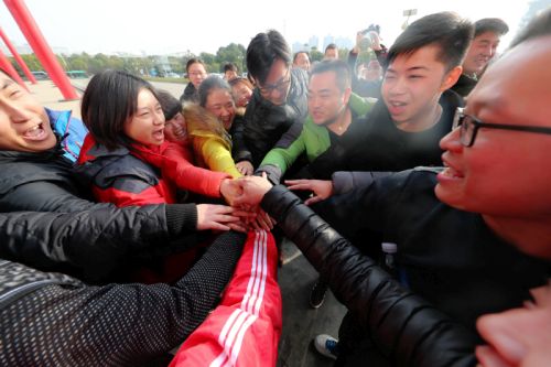 熊猫体育中心卫冕全区拔河比赛冠军(图3) 熊猫体育中心卫冕全区拔河比赛冠军(图3)