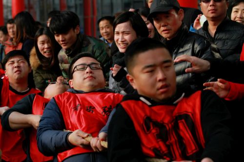 熊猫体育中心卫冕全区拔河比赛冠军(图9) 熊猫体育中心卫冕全区拔河比赛冠军(图9)