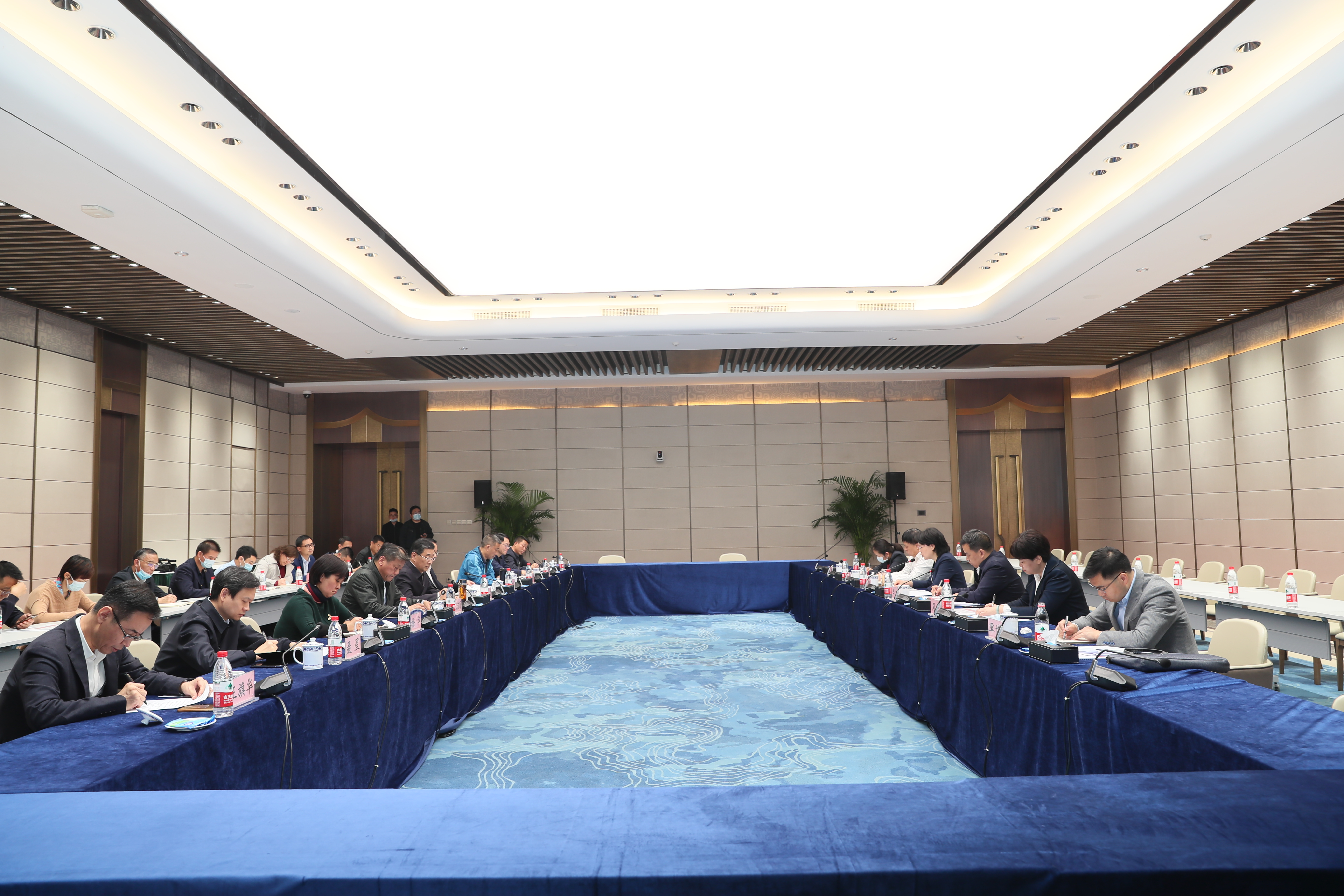 副省长肖菊华来公司调研(图4) 副省长肖菊华来公司调研(图4)