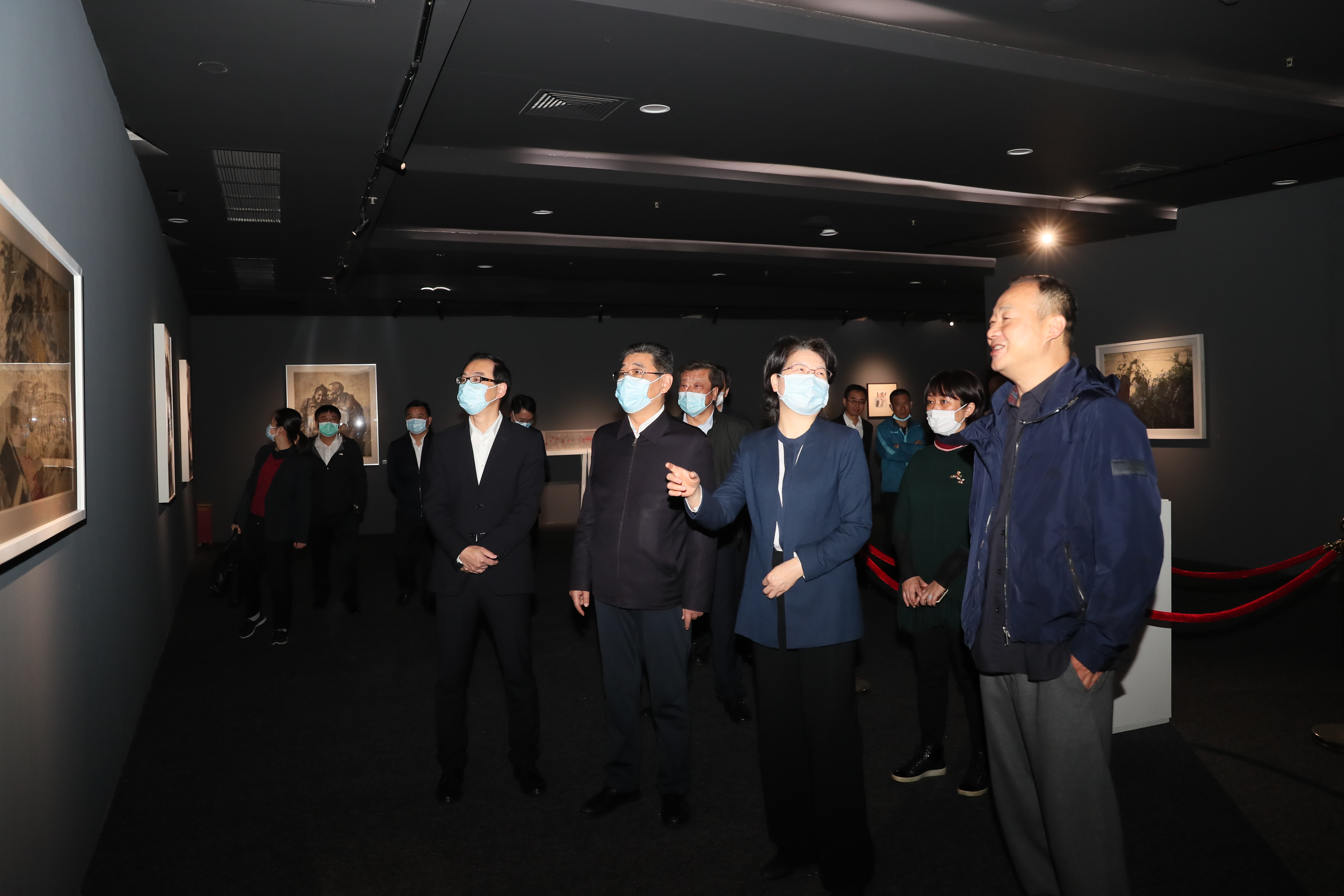 副省长肖菊华来公司调研(图5) 副省长肖菊华来公司调研(图5)