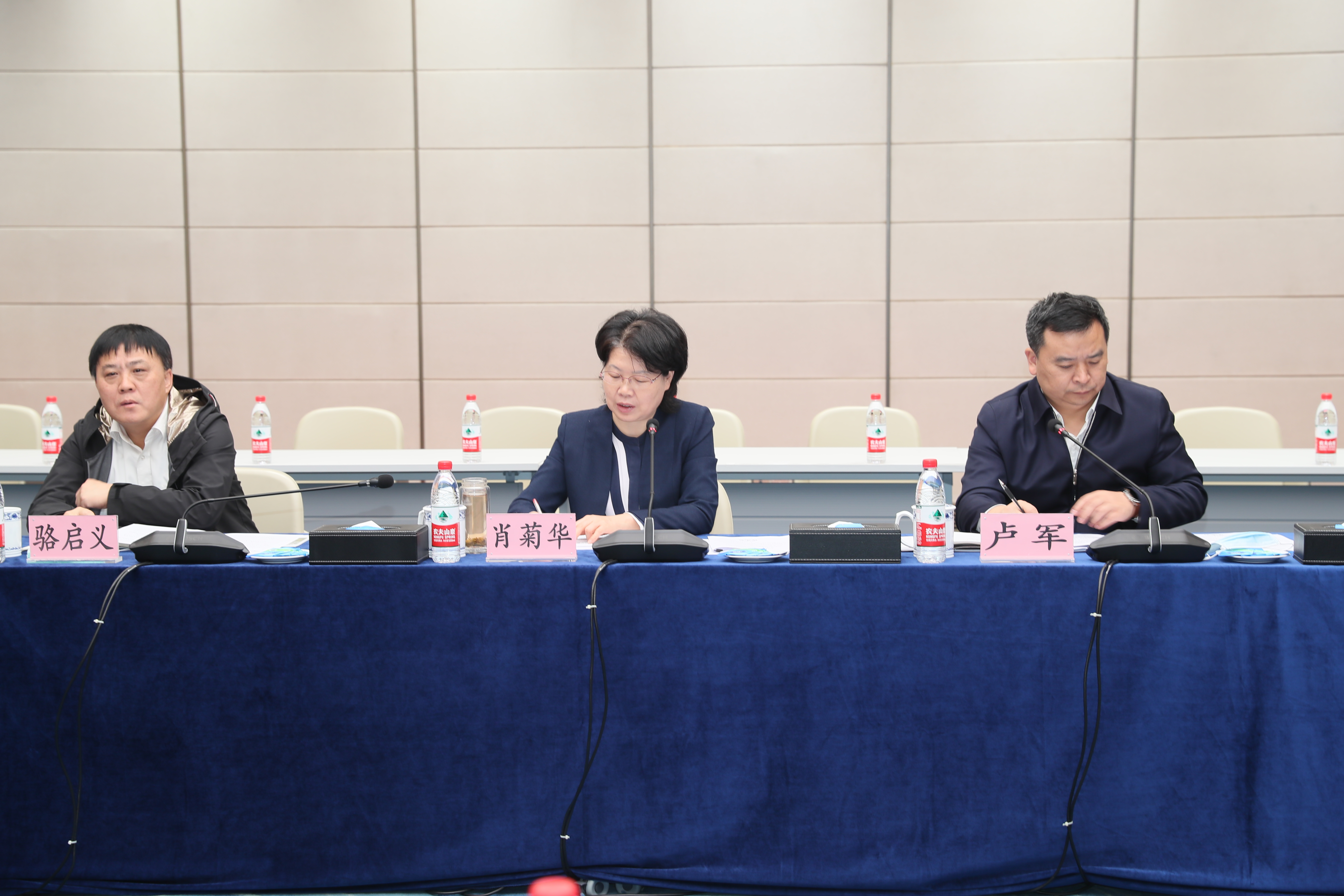 副省长肖菊华来公司调研(图9) 副省长肖菊华来公司调研(图9)