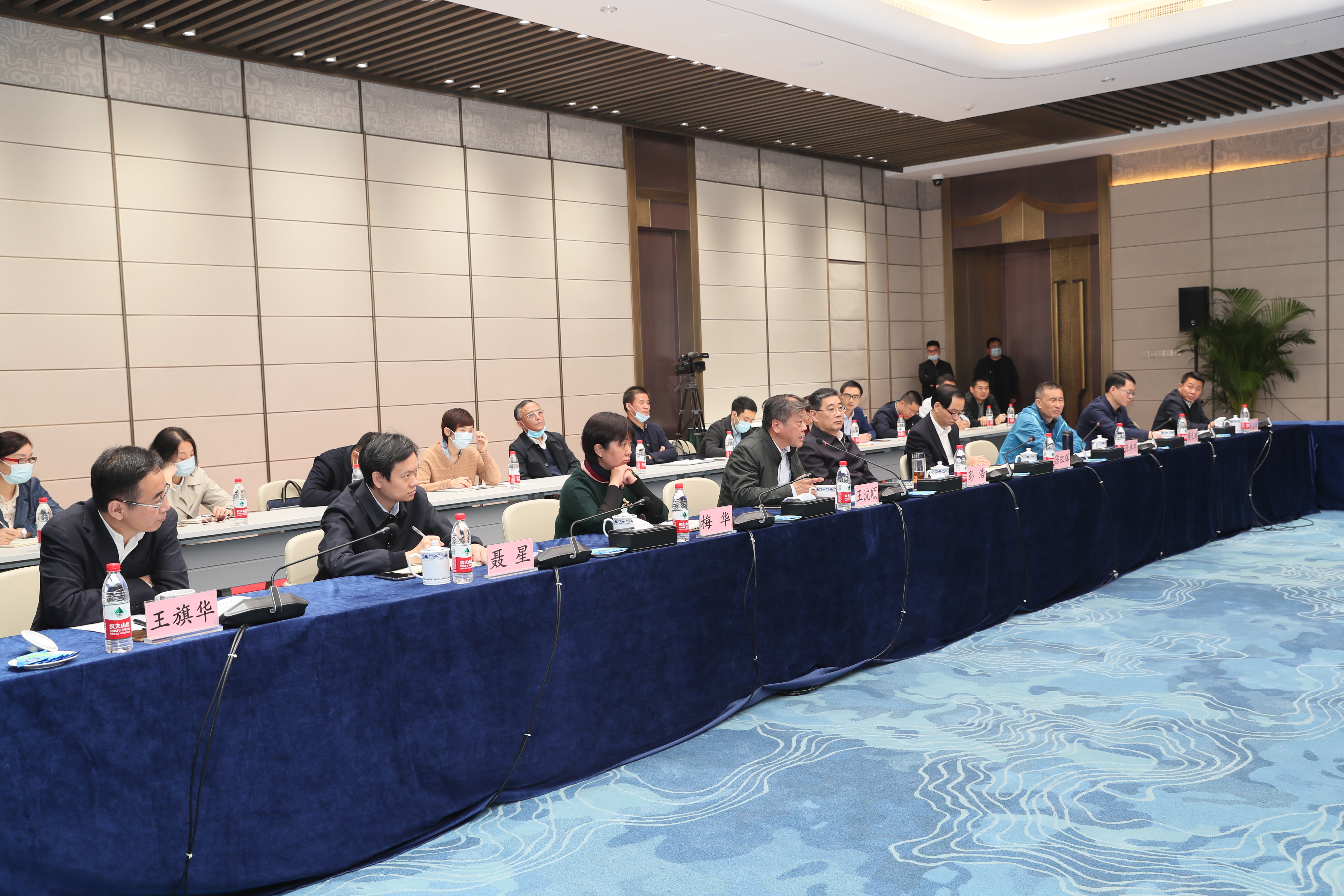 副省长肖菊华来公司调研(图10) 副省长肖菊华来公司调研(图10)
