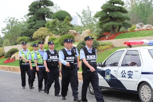 罗永纲来体育中心调研要求 坚决打赢军运会安保这场硬仗(图2) 罗永纲来体育中心调研要求 坚决打赢军运会安保这场硬仗(图2)