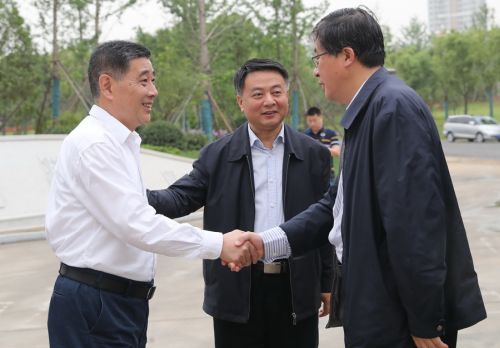 罗永纲来体育中心调研要求 坚决打赢军运会安保这场硬仗(图7) 罗永纲来体育中心调研要求 坚决打赢军运会安保这场硬仗(图7)