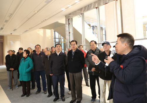 市老领导参观考察熊猫体育中心(图3) 市老领导参观考察熊猫体育中心(图3)