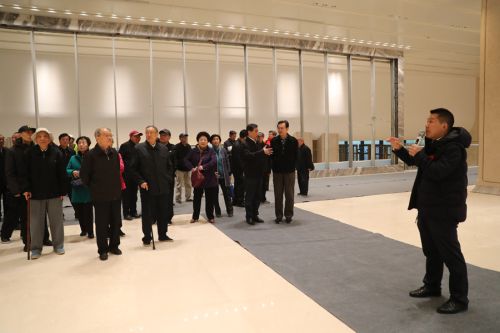 市老领导参观考察熊猫体育中心(图4) 市老领导参观考察熊猫体育中心(图4)