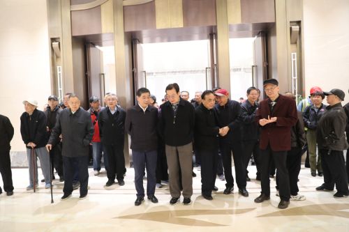 市老领导参观考察熊猫体育中心(图5) 市老领导参观考察熊猫体育中心(图5)