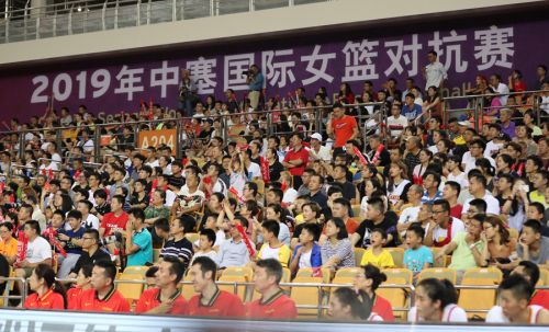 国际女篮对抗赛 中国队在熊猫体育中心战胜塞内加尔队(图6) 国际女篮对抗赛 中国队在熊猫体育中心战胜塞内加尔队(图6)