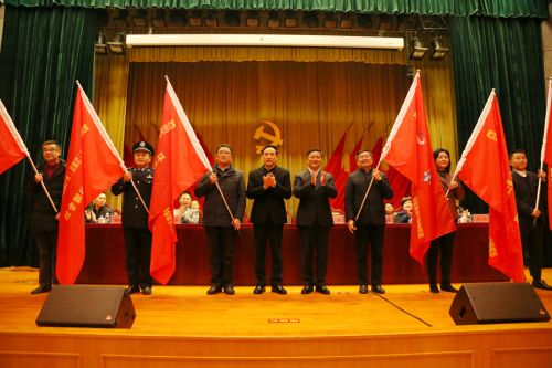 四百建设者奋战军运会主场馆(图5) 四百建设者奋战军运会主场馆(图5)
