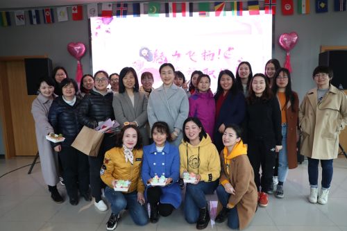 巧手做糕点,甜蜜迎佳节 ▏熊猫体育中心举行“三八”妇女节关爱活动(图7) 巧手做糕点,甜蜜迎佳节 ▏熊猫体育中心举行“三八”妇女节关爱活动(图7)