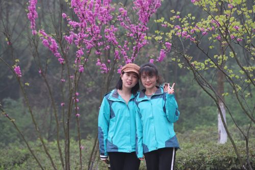 “与军运同行”徒步活动上演“快闪” 熊猫体育中心作为企业代表队第一方阵登场(图4) “与军运同行”徒步活动上演“快闪” 熊猫体育中心作为企业代表队第一方阵登场(图4)
