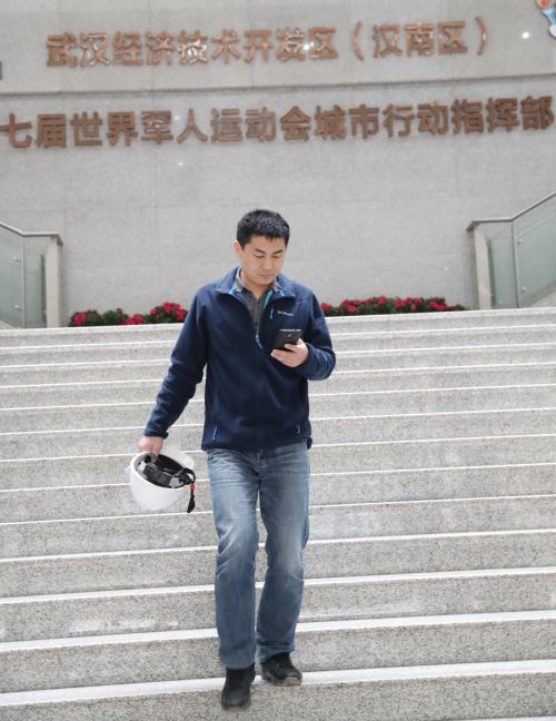 传工匠精神 做匠心青年 创优质工程 ——熊猫体育中心军运会场馆建设者陈海礁侧记(图2) 传工匠精神 做匠心青年 创优质工程 ——熊猫体育中心军运会场馆建设者陈海礁侧记(图2)