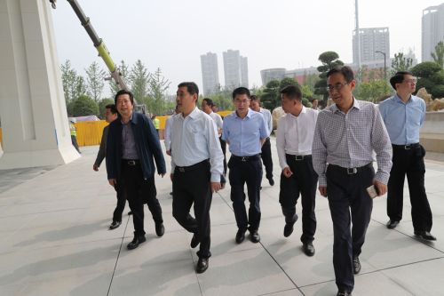 彭浩考察熊猫体育中心体育场(图1) 彭浩考察熊猫体育中心体育场(图1)