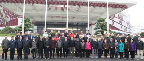 市老领导参观考察熊猫体育中心(图8) 市老领导参观考察熊猫体育中心(图8)