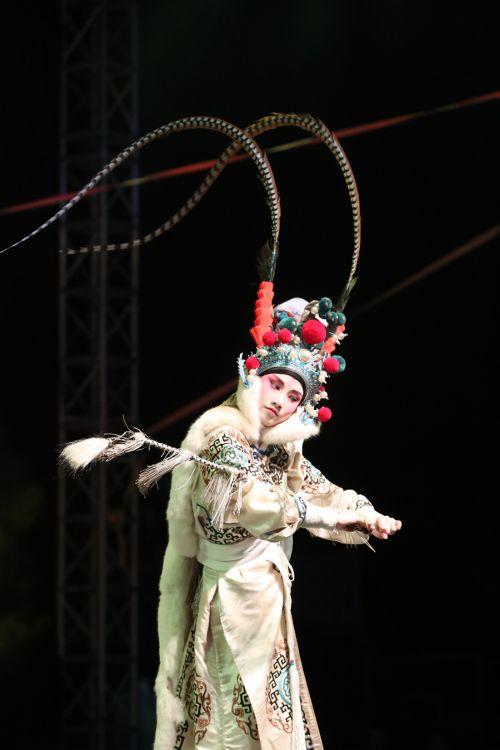 为劳动者而歌 为军运会而舞 迎“五一”武汉开发区为800军运建设者送演出(图3) 为劳动者而歌 为军运会而舞 迎“五一”武汉开发区为800军运建设者送演出(图3)