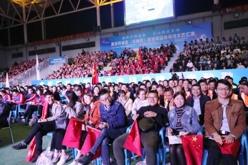 为劳动者而歌 为军运会而舞 迎“五一”武汉开发区为800军运建设者送演出(图10) 为劳动者而歌 为军运会而舞 迎“五一”武汉开发区为800军运建设者送演出(图10)