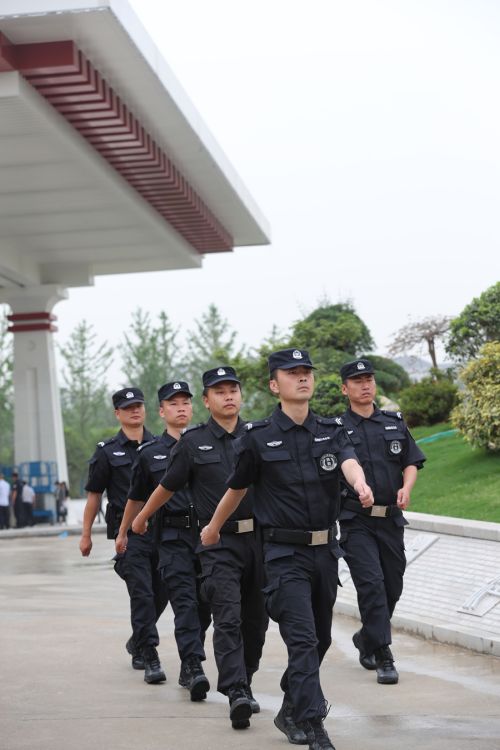 罗永纲来体育中心调研要求 坚决打赢军运会安保这场硬仗(图4) 罗永纲来体育中心调研要求 坚决打赢军运会安保这场硬仗(图4)