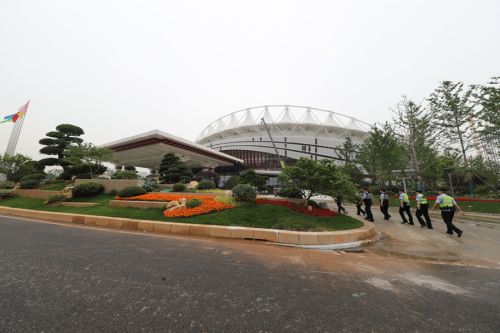 罗永纲来体育中心调研要求 坚决打赢军运会安保这场硬仗(图8) 罗永纲来体育中心调研要求 坚决打赢军运会安保这场硬仗(图8)