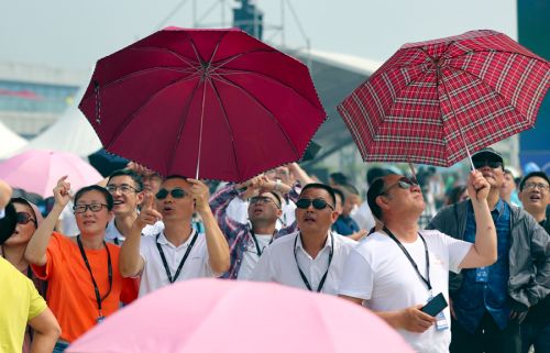 2019国际航联世界飞行者大会在我区开幕 顶尖飞行员翱翔“天空之城”(图4) 2019国际航联世界飞行者大会在我区开幕 顶尖飞行员翱翔“天空之城”(图4)
