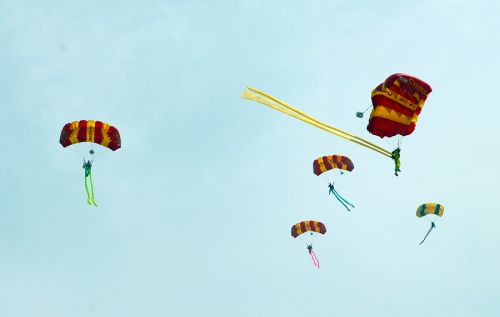 2019国际航联世界飞行者大会在我区开幕 顶尖飞行员翱翔“天空之城”(图18) 2019国际航联世界飞行者大会在我区开幕 顶尖飞行员翱翔“天空之城”(图18)