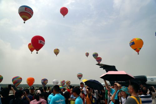 2019国际航联世界飞行者大会在我区开幕 顶尖飞行员翱翔“天空之城”(图19) 2019国际航联世界飞行者大会在我区开幕 顶尖飞行员翱翔“天空之城”(图19)