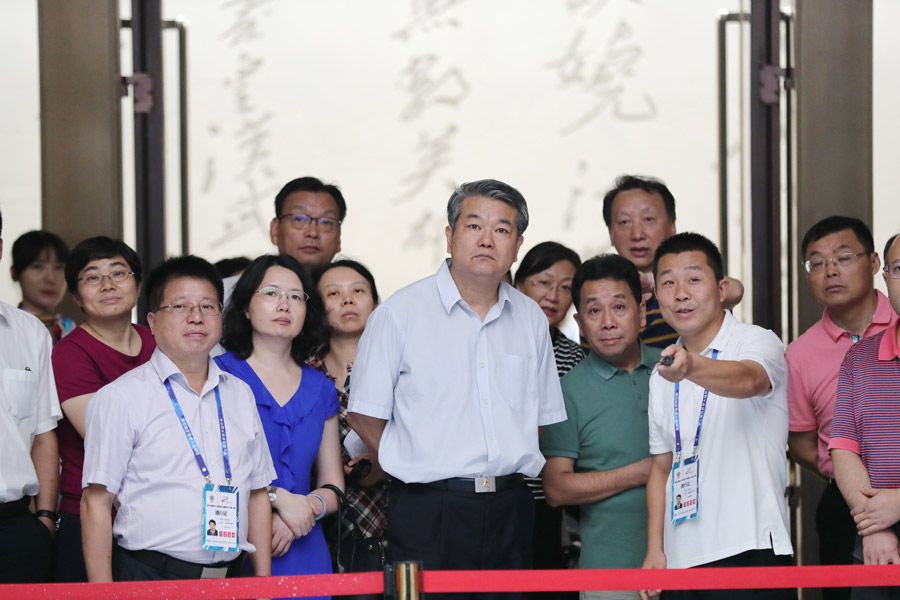 李兵调研熊猫体育中心(图1) 李兵调研熊猫体育中心(图1)