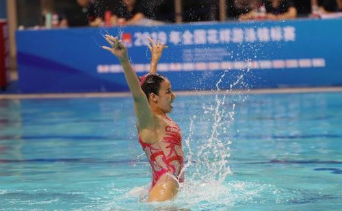 “水上芭蕾”究竟有多美?全国花样游泳锦标赛武汉“绽放”(附精美图集)(图2) “水上芭蕾”究竟有多美?全国花样游泳锦标赛武汉“绽放”(附精美图集)(图2)
