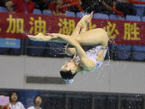 “水上芭蕾”究竟有多美?全国花样游泳锦标赛武汉“绽放”(附精美图集)(图10) “水上芭蕾”究竟有多美?全国花样游泳锦标赛武汉“绽放”(附精美图集)(图10)