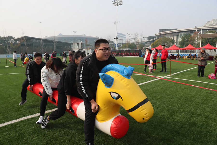 我区举办职工趣味运动会 熊猫体育中心获得佳绩(图3) 我区举办职工趣味运动会 熊猫体育中心获得佳绩(图3)