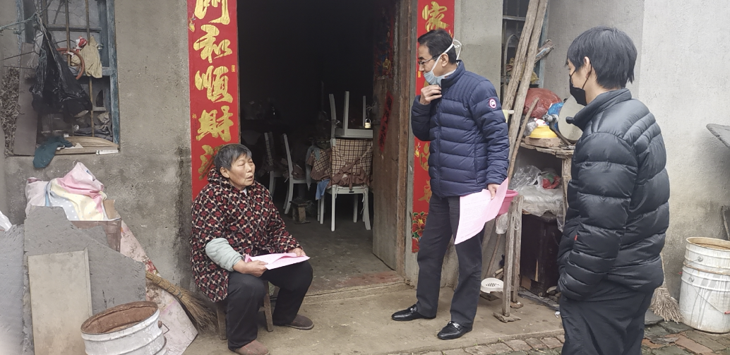 公司领导带队进村入户开展疫情防控宣传(图1) 公司领导带队进村入户开展疫情防控宣传(图1)