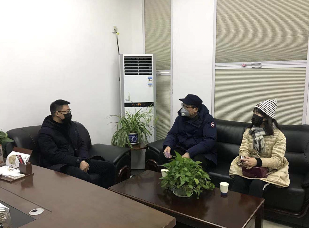 公司领导带队进村入户开展疫情防控宣传(图2) 公司领导带队进村入户开展疫情防控宣传(图2)