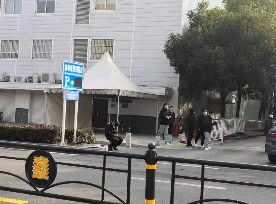 不忘初心,践行使命 ——熊猫体育中心下沉一线防控疫情侧记(图7) 不忘初心,践行使命 ——熊猫体育中心下沉一线防控疫情侧记(图7)