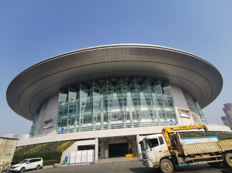 日夜赶织生命之网 熊猫体育中心“方舱医院”建设完成 彭浩要求同时间赛跑与病魔较量(图10) 日夜赶织生命之网 熊猫体育中心“方舱医院”建设完成 彭浩要求同时间赛跑与病魔较量(图10)