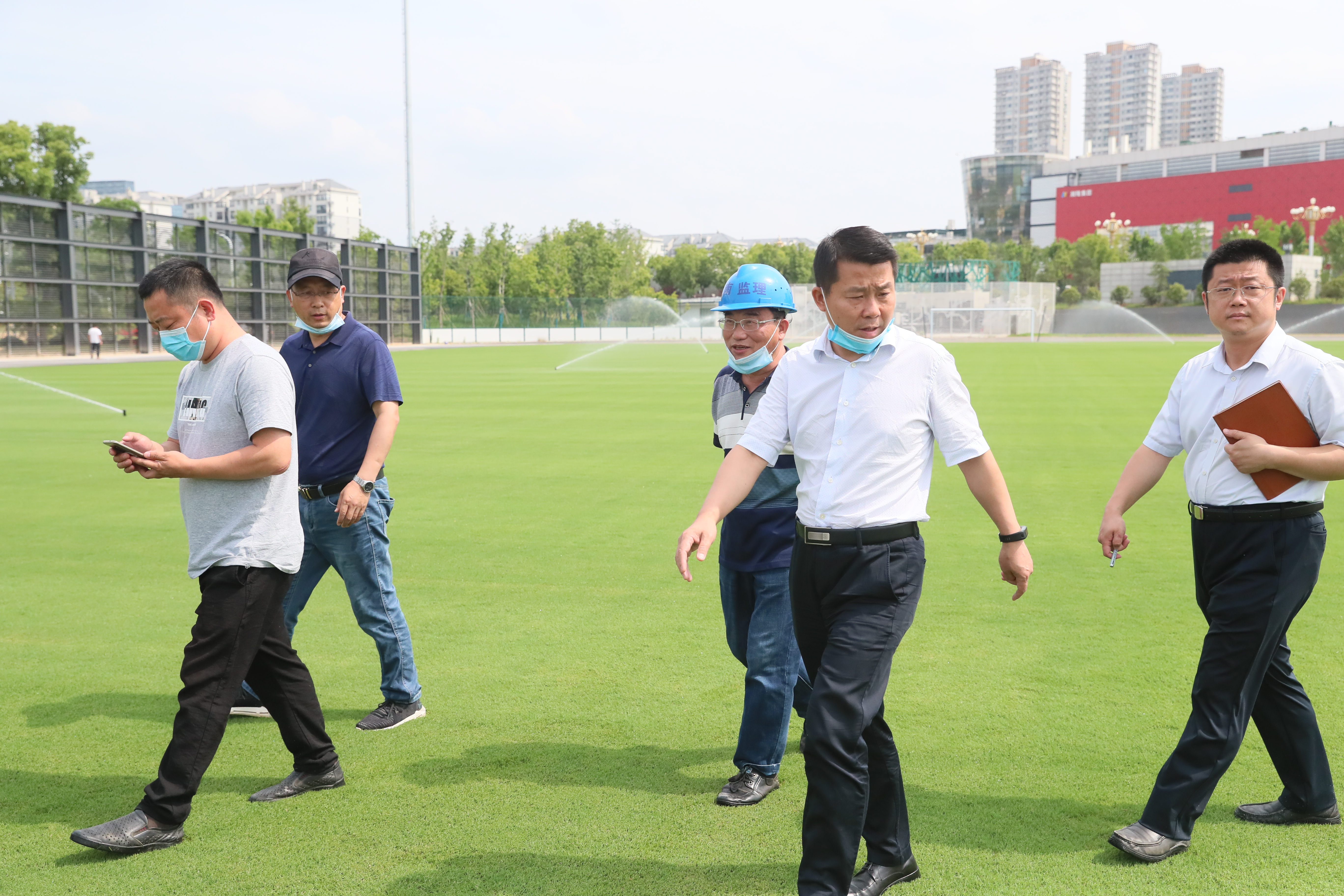 吴志锋检查军运会场馆续建恢复及开闭幕式临建拆除等项目进展情况(图1) 吴志锋检查军运会场馆续建恢复及开闭幕式临建拆除等项目进展情况(图1)