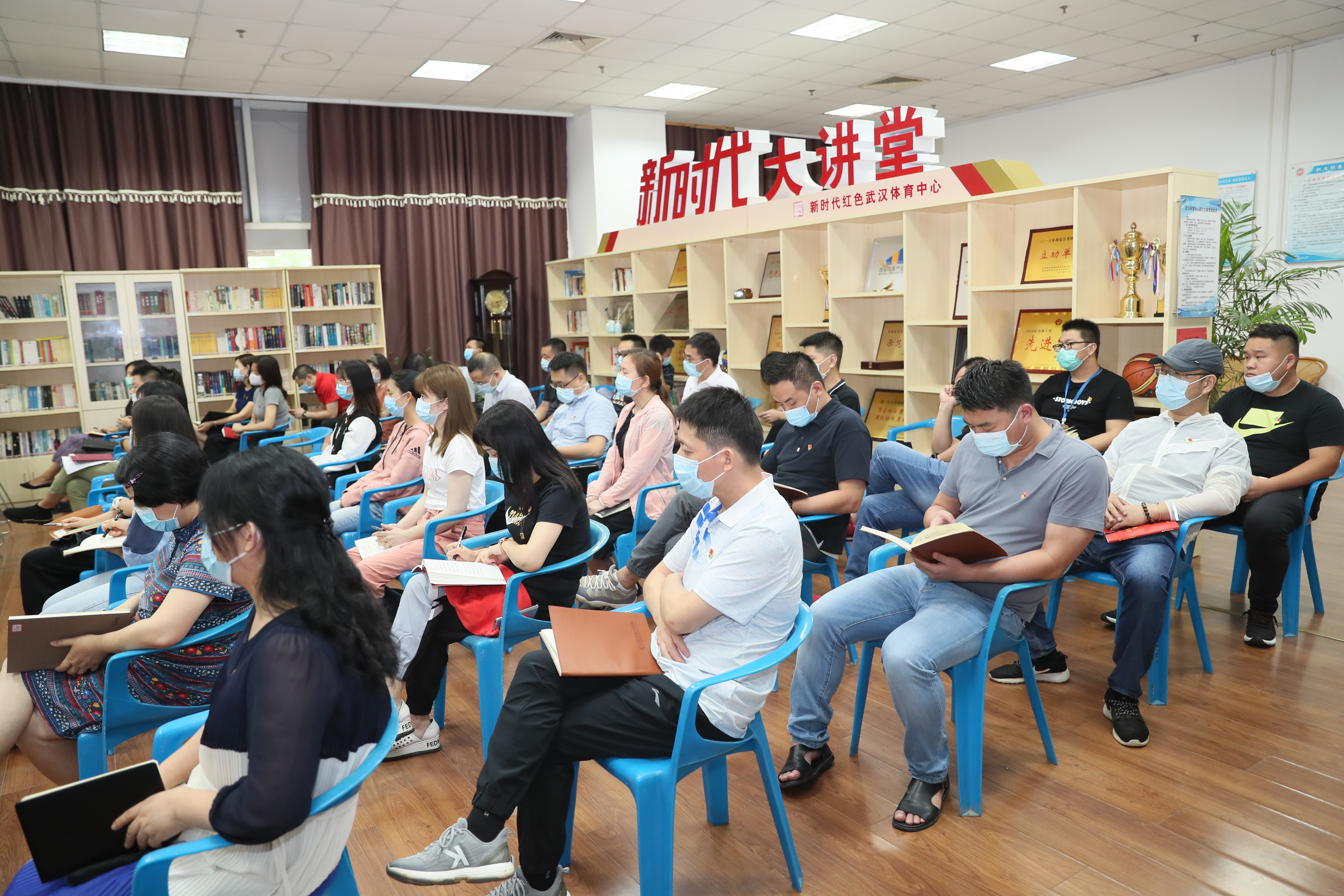 初心如磐使命在肩 一堂生动深刻的主题党课(图2) 初心如磐使命在肩 一堂生动深刻的主题党课(图2)