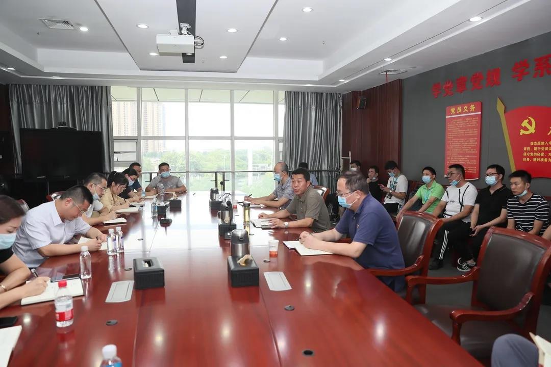 公司召开防汛抗洪工作动员会 会后吴志锋带队巡查堤防(图2) 公司召开防汛抗洪工作动员会 会后吴志锋带队巡查堤防(图2)
