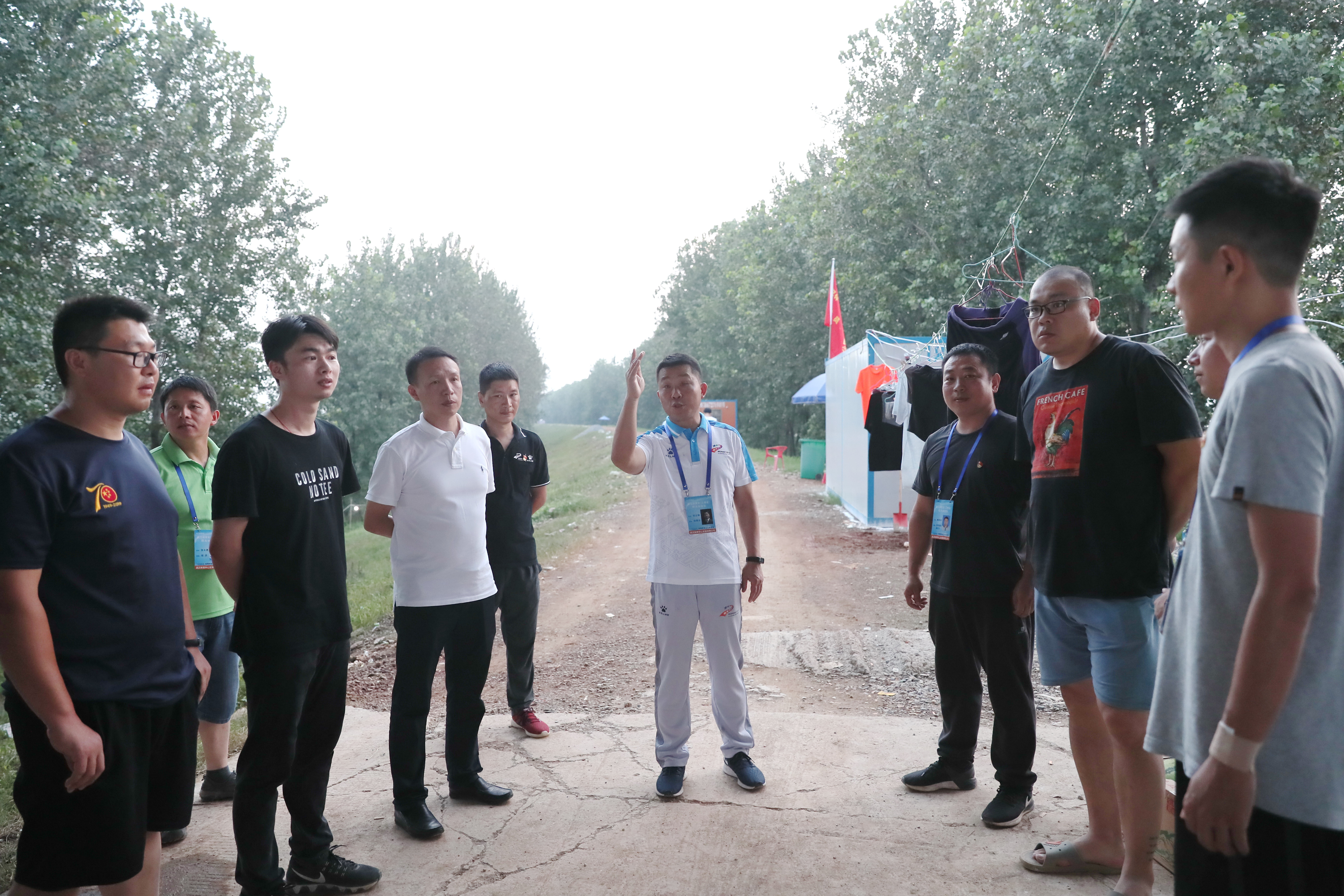 新闻特写:不忘汛情,夜上堤防(图11) 新闻特写:不忘汛情,夜上堤防(图11)