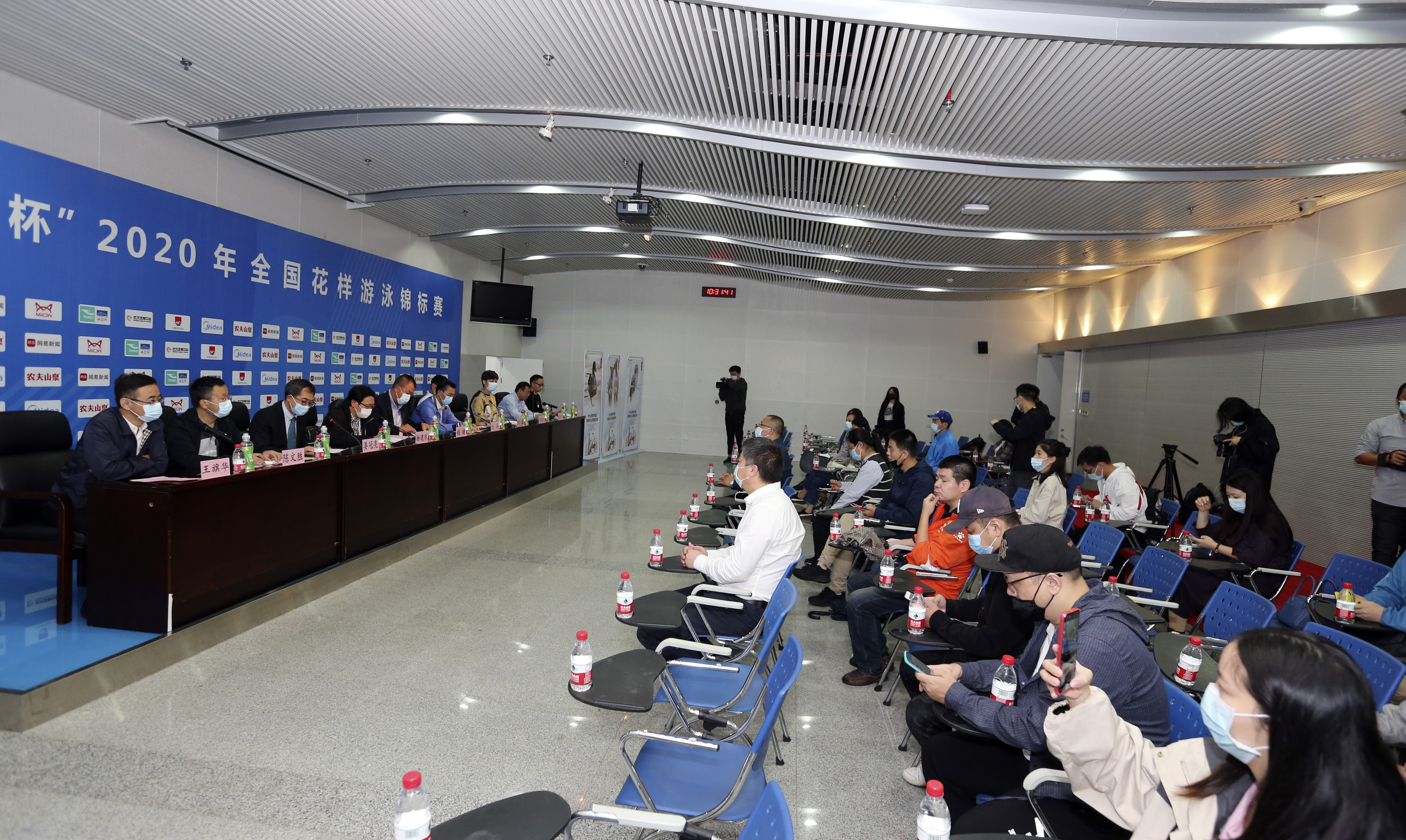 疫后武汉大型体育赛事首秀 “猫人杯”2020全国花游锦标赛助力江城重启(图2) 疫后武汉大型体育赛事首秀 “猫人杯”2020全国花游锦标赛助力江城重启(图2)
