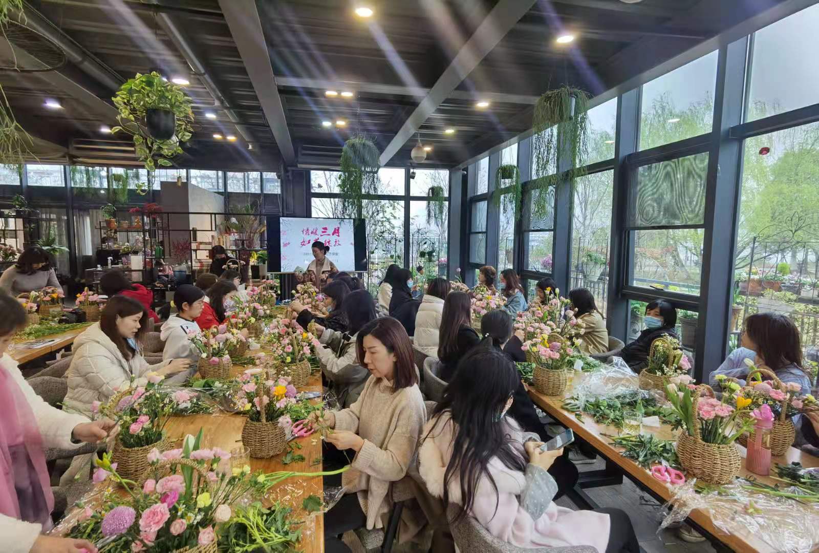 情暖三月 如花绽放 工会三八节花艺活动温情上演(图2) 情暖三月 如花绽放 工会三八节花艺活动温情上演(图2)