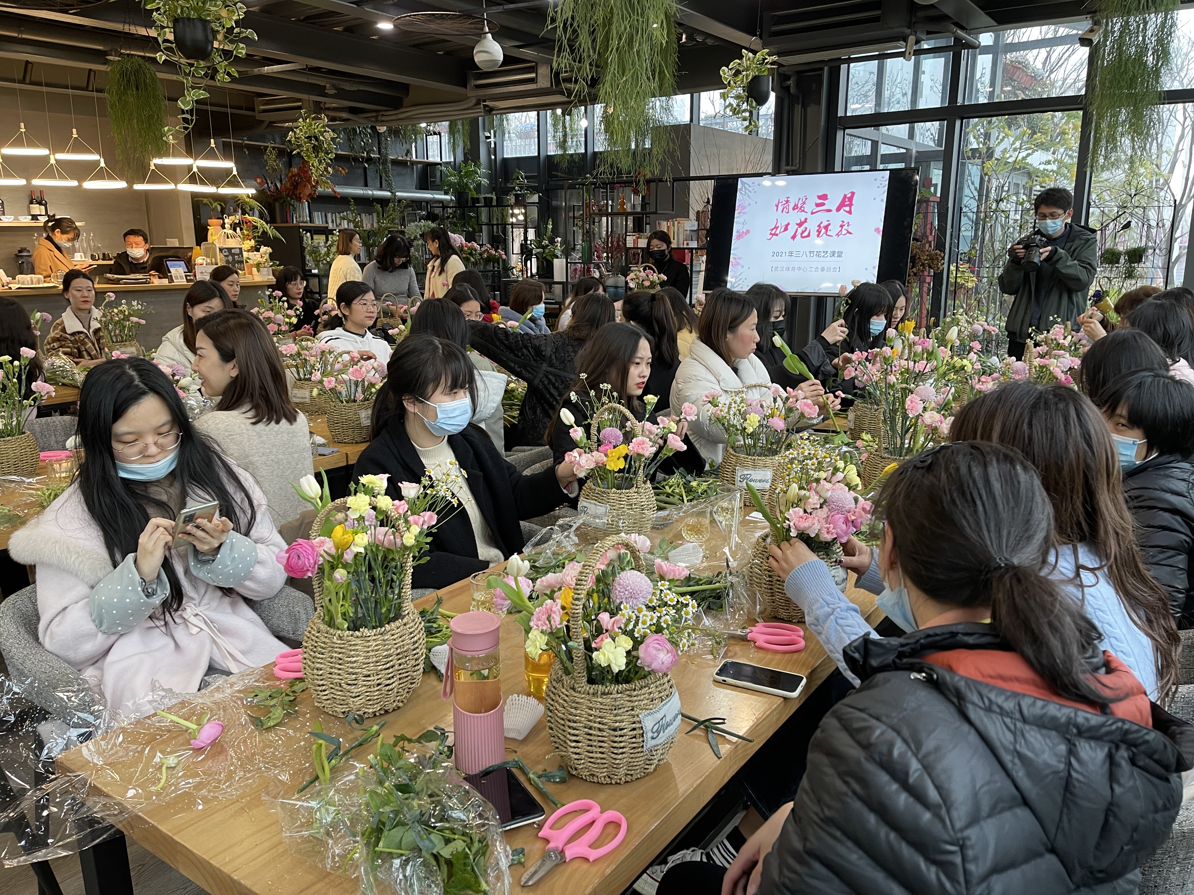 情暖三月 如花绽放 工会三八节花艺活动温情上演(图4) 情暖三月 如花绽放 工会三八节花艺活动温情上演(图4)
