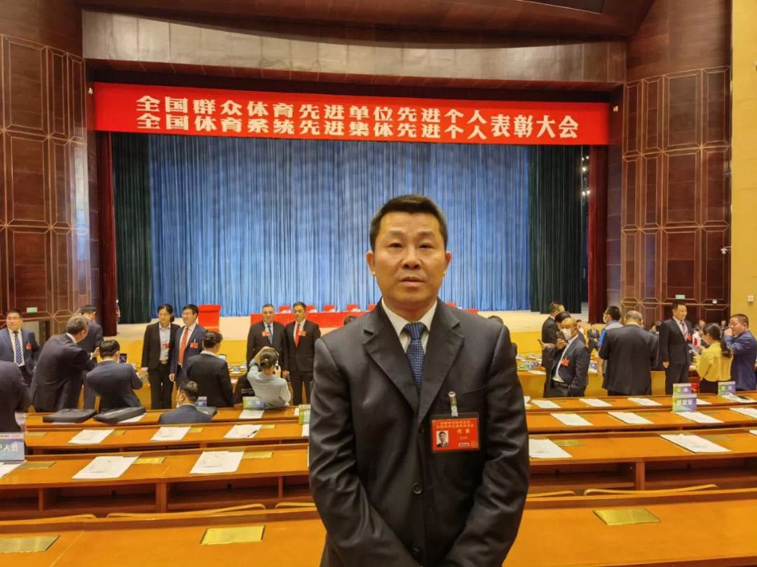 吴志锋作为全国群众体育“双先”代表受到习近平总书记亲切接见(图2) 吴志锋作为全国群众体育“双先”代表受到习近平总书记亲切接见(图2)