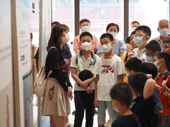 “庆华诞 迎国庆”第二届武汉经开区全民健身嘉年华——2021楚才小记者走进军运会场馆研学活动成功举办(图2) “庆华诞 迎国庆”第二届武汉经开区全民健身嘉年华——2021楚才小记者走进军运会场馆研学活动成功举办(图2)