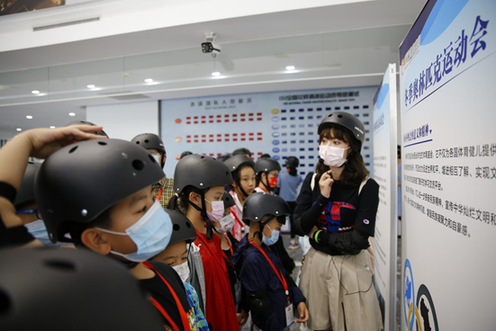 “庆华诞 迎国庆”第二届武汉经开区全民健身嘉年华——2021楚才小记者走进军运会场馆研学活动成功举办(图3) “庆华诞 迎国庆”第二届武汉经开区全民健身嘉年华——2021楚才小记者走进军运会场馆研学活动成功举办(图3)